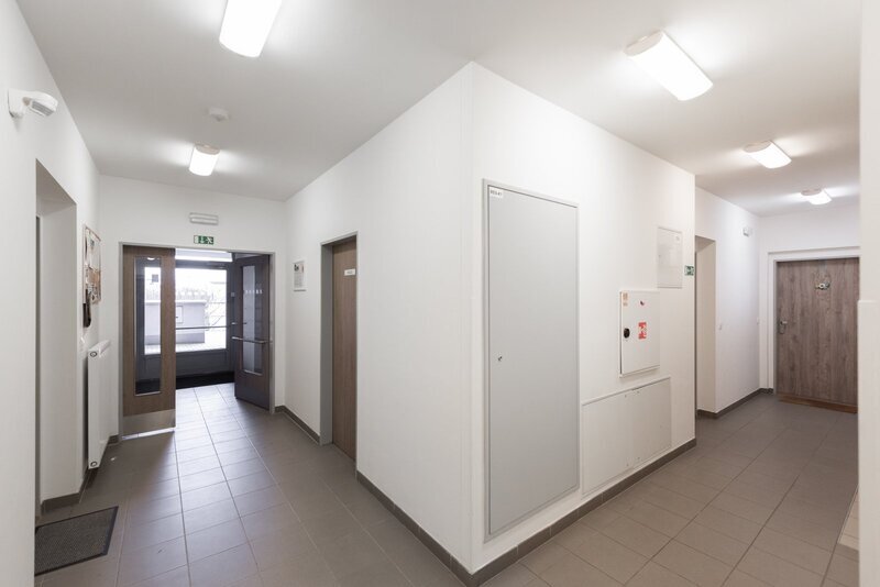 Prodej bytu 1+kk s terasou a garážovým stáním, novostavba, Praha 9