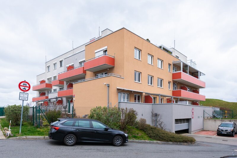 Prodej bytu 1+kk s terasou a garážovým stáním, novostavba, Praha 9