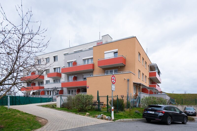 Prodej bytu 1+kk s terasou a garážovým stáním, novostavba, Praha 9