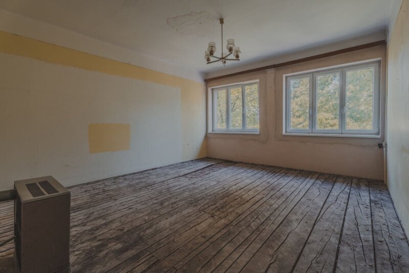 Podej bytu 4+1 (116m2) v OV, před rekonstrukcí, přímo na kolonádě v Poděbradech