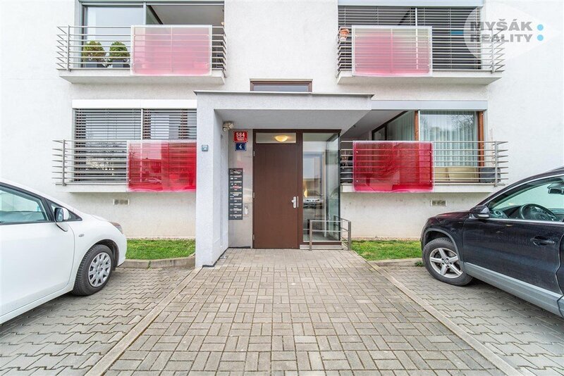 GARÁŽ, prodej bytu 2+kk s balkonem a samostatnou garáží, ulice Lucinková 584/4, Hostavice Praha 9