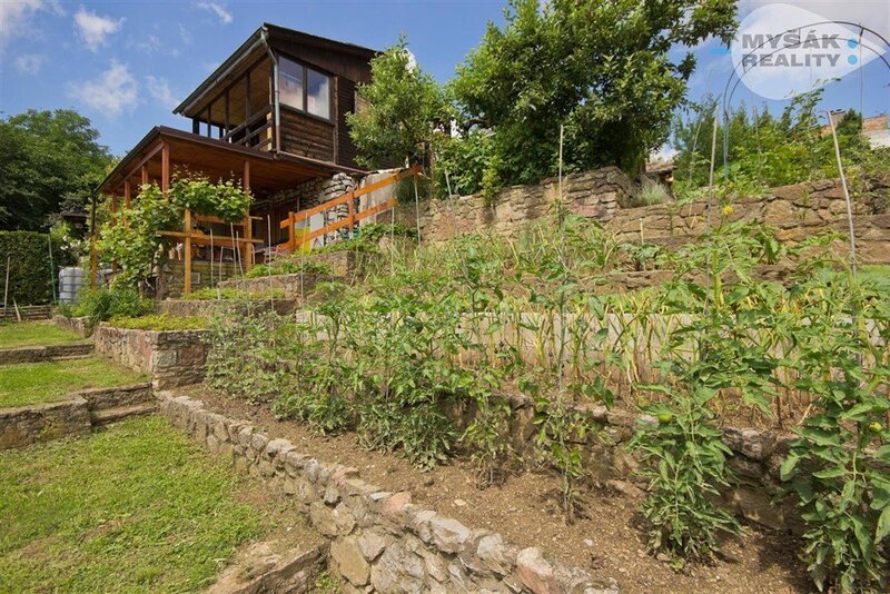 Prodej chaty s krásnou zahradou v Českém krasu