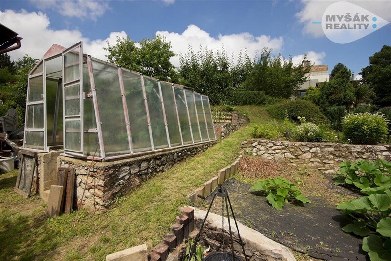 Prodej chaty s krásnou zahradou v Českém krasu