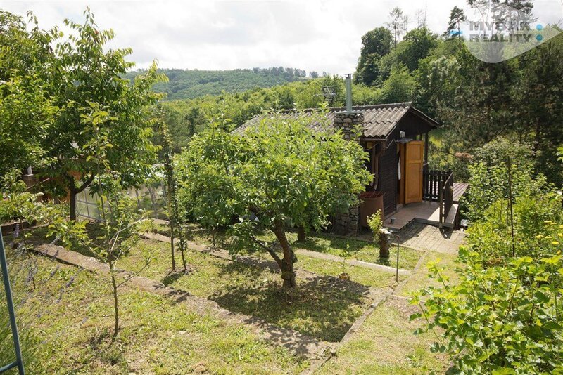 Prodej chaty s krásnou zahradou v Českém krasu