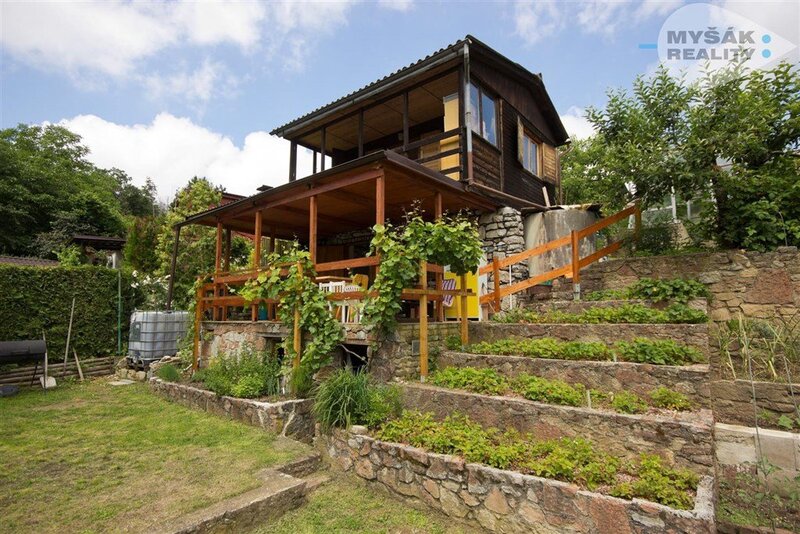 Prodej chaty s krásnou zahradou v Českém krasu