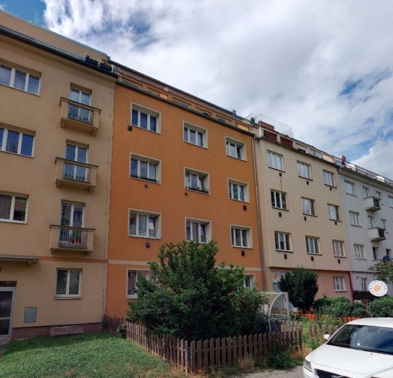 Prodej bytu 1+kk, OV, cihla, nedaleko metra Budějovická