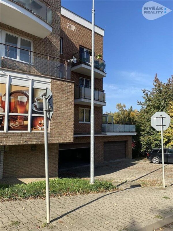 Pronájem garážového stání Dolní Břežany