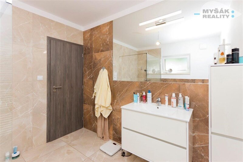 Dům 4+kk , Na Borku, Švermov, Kladno