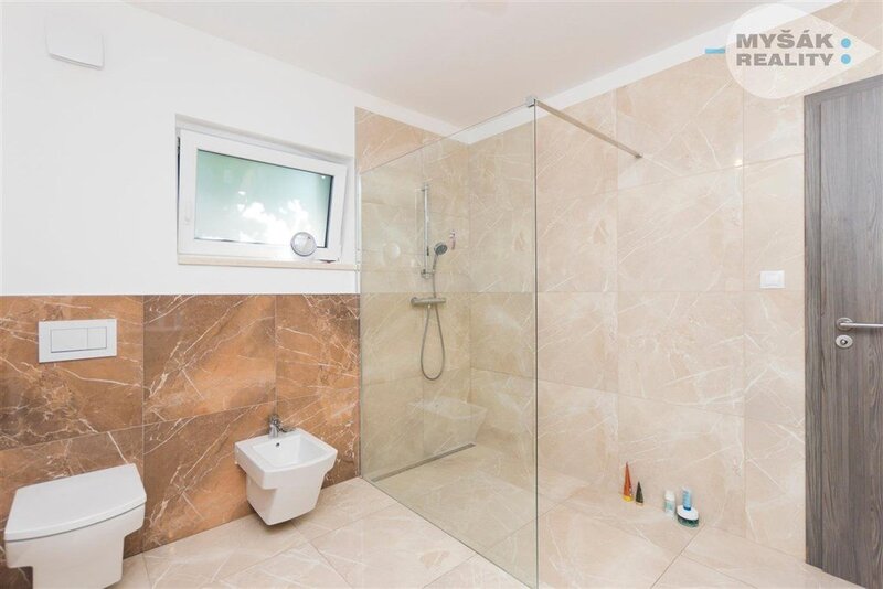 Dům 4+kk , Na Borku, Švermov, Kladno