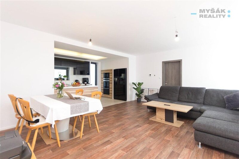 Dům 4+kk , Na Borku, Švermov, Kladno