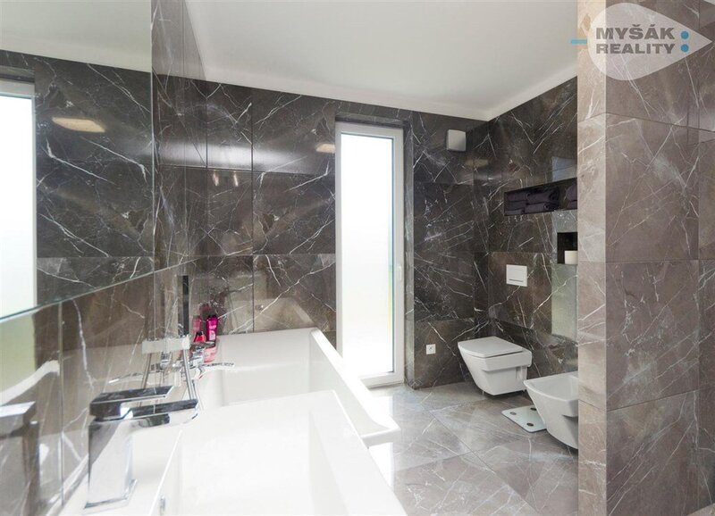 Dům 4+kk , Na Borku, Švermov, Kladno