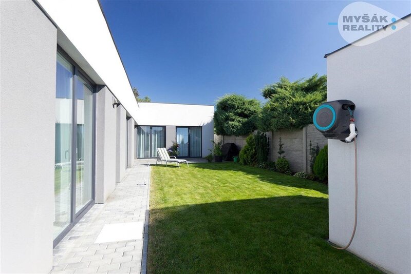 Dům 4+kk , Na Borku, Švermov, Kladno