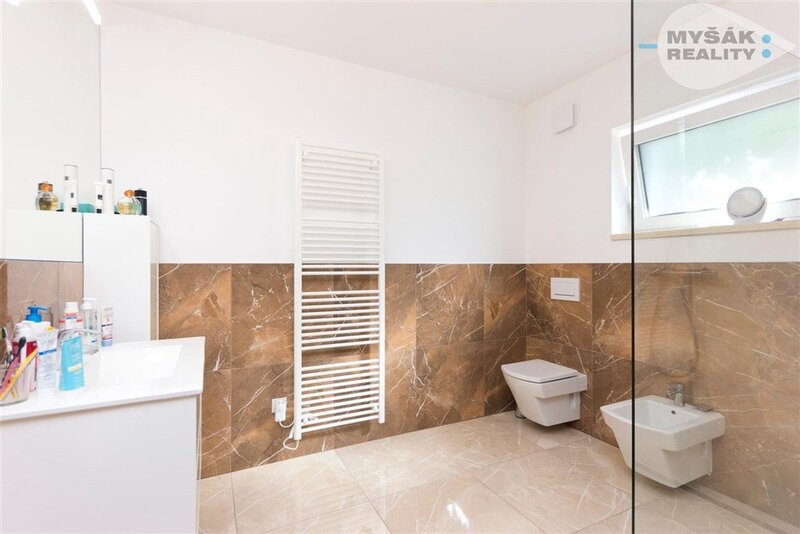 Dům 4+kk , Na Borku, Švermov, Kladno