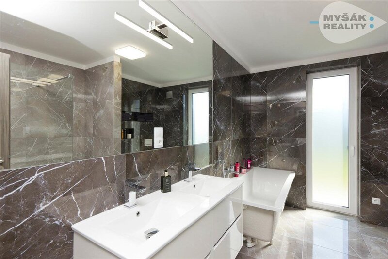 Dům 4+kk , Na Borku, Švermov, Kladno