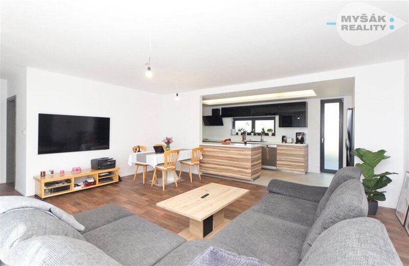 Dům 4+kk , Na Borku, Švermov, Kladno