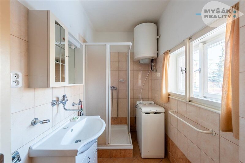 Prodej domu 6+1 se zahradou, Praha  9 - Horní Počernice