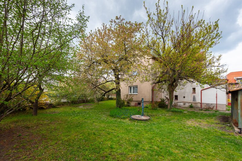 Prodej domu 6+1 se zahradou, Praha  9 - Horní Počernice