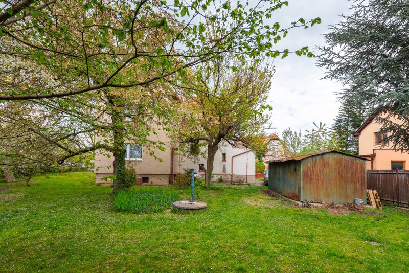 Prodej domu 6+1 se zahradou, Praha  9 - Horní Počernice