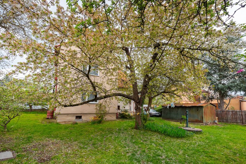 Prodej domu 6+1 se zahradou, Praha  9 - Horní Počernice