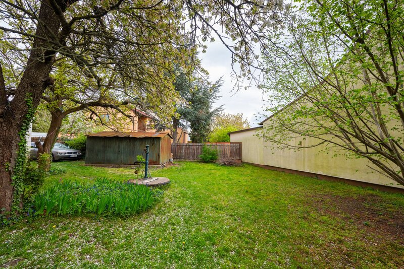 Prodej domu 6+1 se zahradou, Praha  9 - Horní Počernice