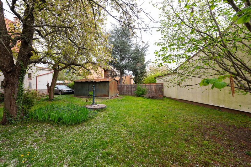 Prodej domu 6+1 se zahradou, Praha  9 - Horní Počernice