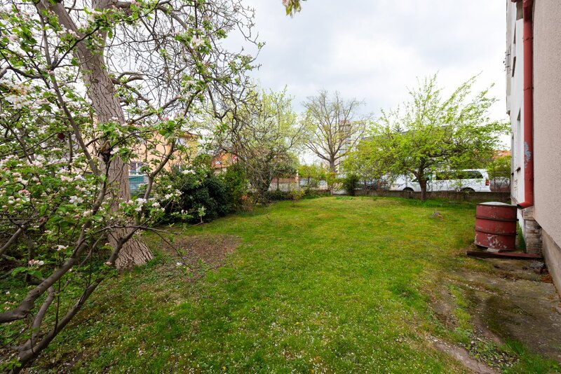 Prodej domu 6+1 se zahradou, Praha  9 - Horní Počernice