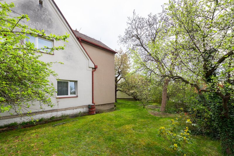 Prodej domu 6+1 se zahradou, Praha  9 - Horní Počernice