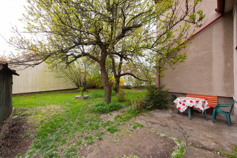 Prodej domu 6+1 se zahradou, Praha  9 - Horní Počernice