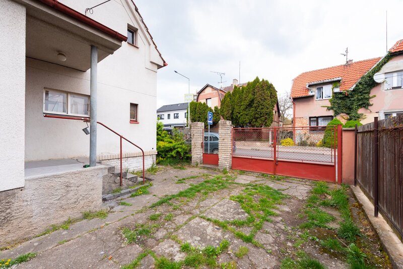 Prodej domu 6+1 se zahradou, Praha  9 - Horní Počernice