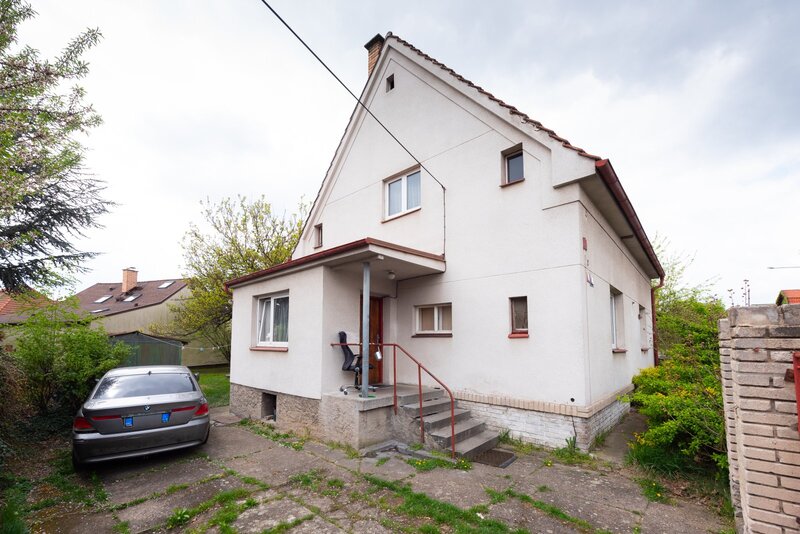 Prodej domu 6+1 se zahradou, Praha  9 - Horní Počernice