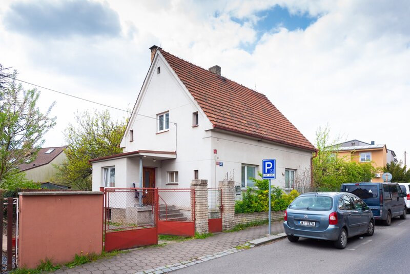 Prodej domu 6+1 se zahradou, Praha  9 - Horní Počernice