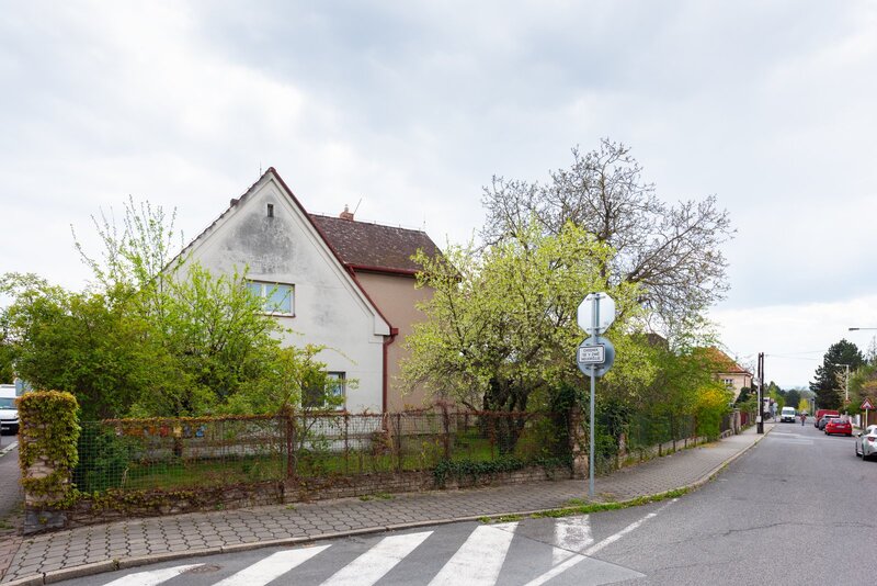 Prodej domu 6+1 se zahradou, Praha  9 - Horní Počernice