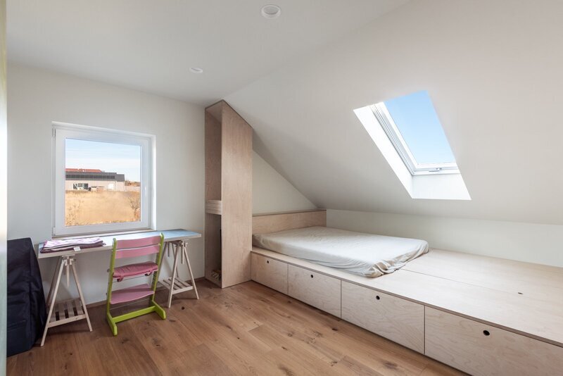 Prodej unikátního rodinného domu 6+1 (7+1). Novostavba, Líšnice, Praha - západ.