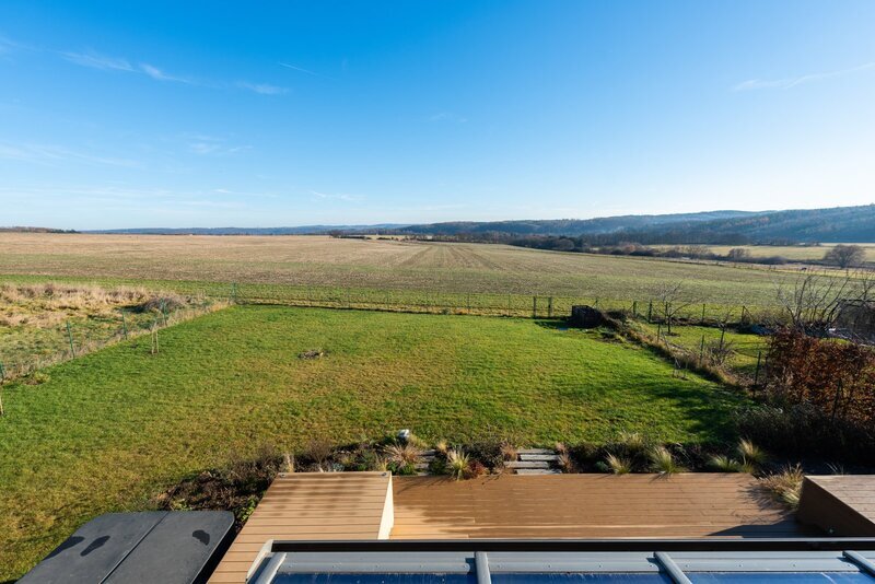 Prodej unikátního rodinného domu 6+1 (7+1). Novostavba, Líšnice, Praha - západ.