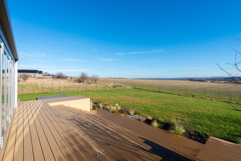 Prodej unikátního rodinného domu 6+1 (7+1). Novostavba, Líšnice, Praha - západ.