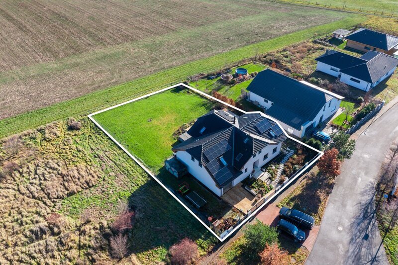 Prodej unikátního rodinného domu 6+1 (7+1). Novostavba, Líšnice, Praha - západ.