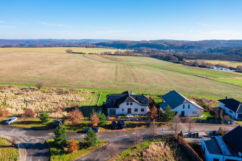 Prodej unikátního rodinného domu 6+1 (7+1). Novostavba, Líšnice, Praha - západ.