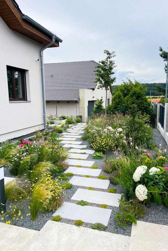 Prodej unikátního rodinného domu 6+1 (7+1). Novostavba, Líšnice, Praha - západ.