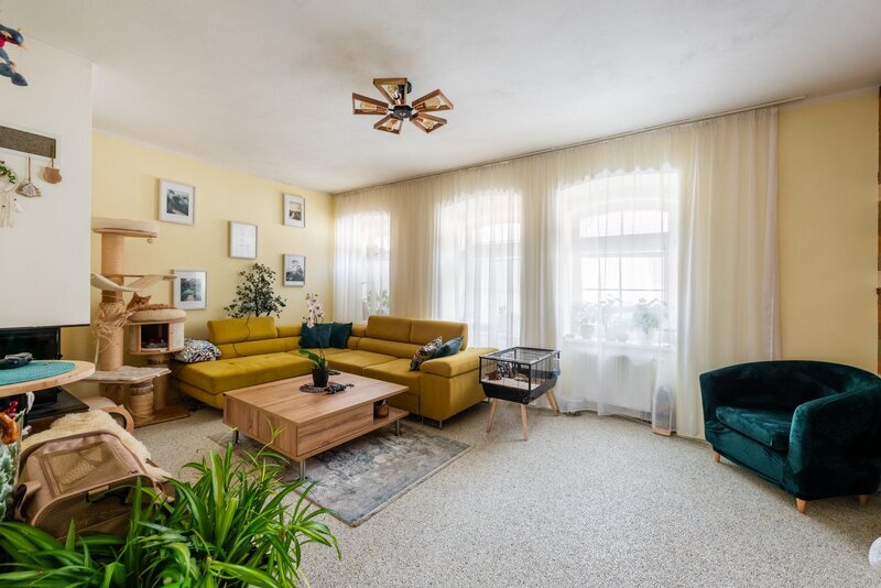 Prodej prostorného RD ve Vinařicích, výborný stav, příjemné místo.