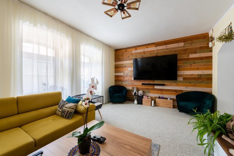 Prodej prostorného RD ve Vinařicích, výborný stav, příjemné místo.