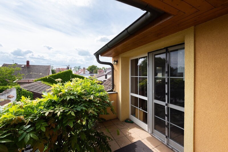 Prodej prostorného RD ve Vinařicích, výborný stav, příjemné místo.