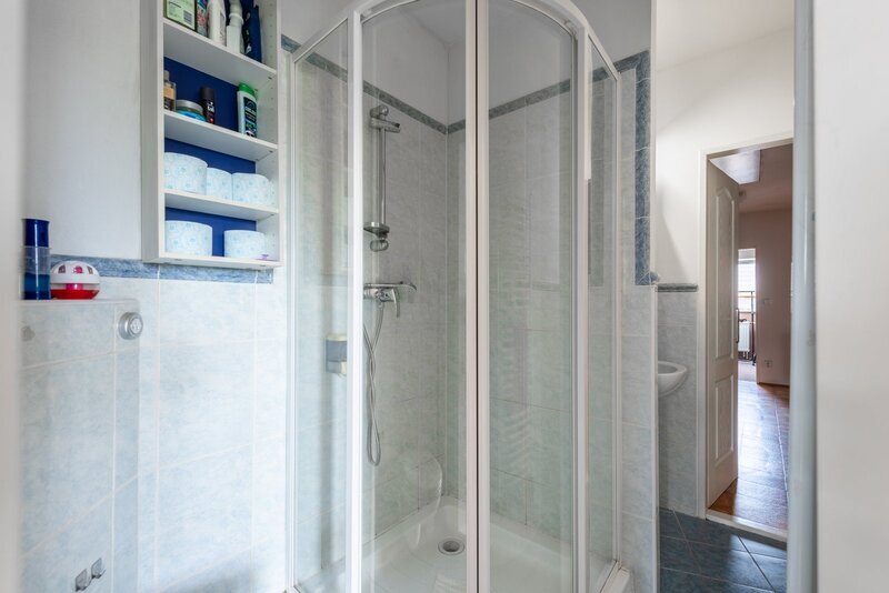 Prodej prostorného RD ve Vinařicích, výborný stav, příjemné místo.