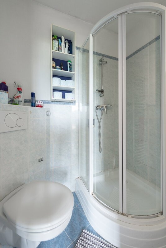 Prodej prostorného RD ve Vinařicích, výborný stav, příjemné místo.