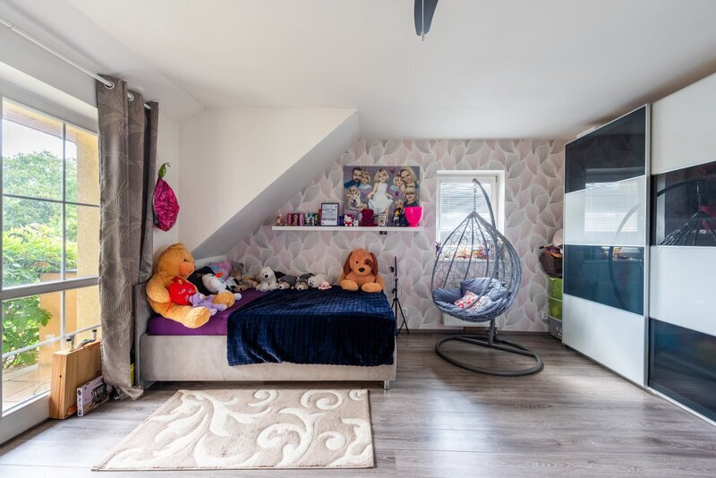 Prodej prostorného RD ve Vinařicích, výborný stav, příjemné místo.