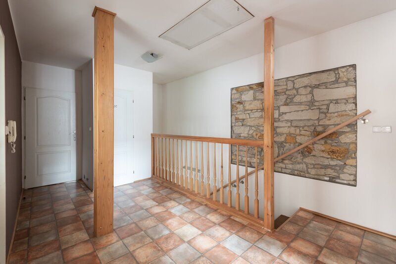 Prodej prostorného RD ve Vinařicích, výborný stav, příjemné místo.