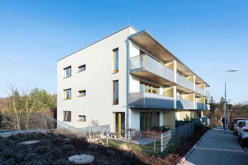 Prodej nadstandardního bytu 3+kk, pracovna/šatna s oknem, terasa, garážové stání