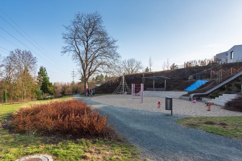 Prodej nadstandardního bytu 3+kk, pracovna/šatna s oknem, terasa, garážové stání