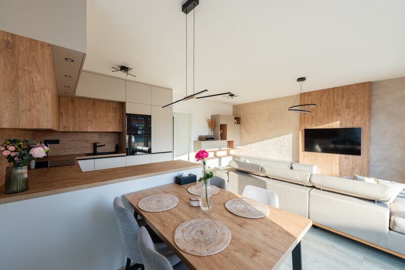 Prodej nadstandardního bytu 3+kk, pracovna/šatna s oknem, terasa, garážové stání