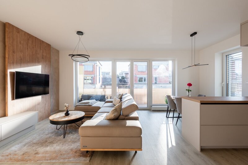 Prodej nadstandardního bytu 3+kk, pracovna/šatna s oknem, terasa, garážové stání