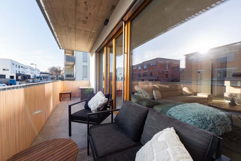 Prodej nadstandardního bytu 3+kk, pracovna/šatna s oknem, terasa, garážové stání